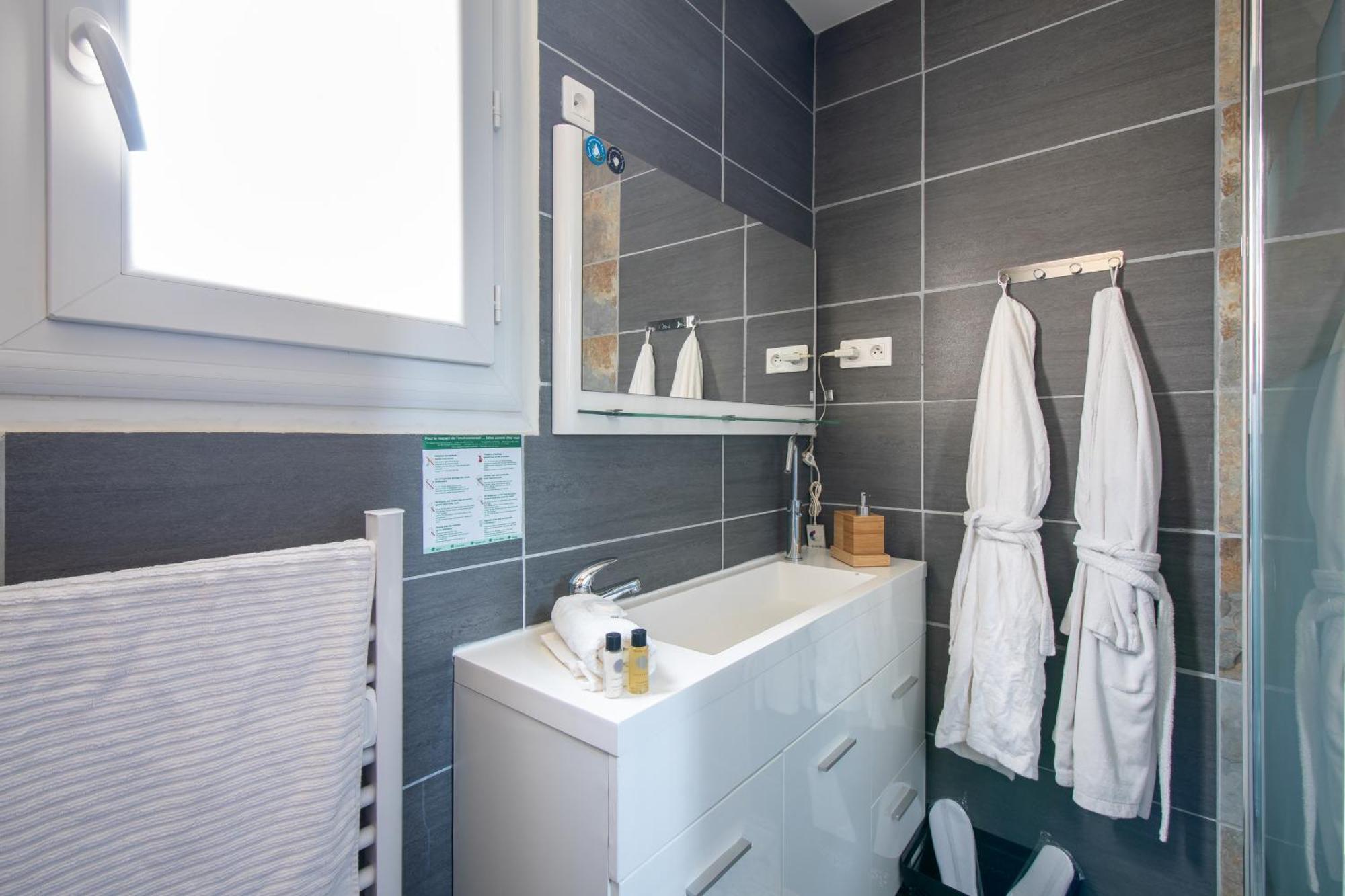 Guesthouse La Costiere - Logements Independants - Espace Piscine Jacuzzi Lunel  Exterior photo